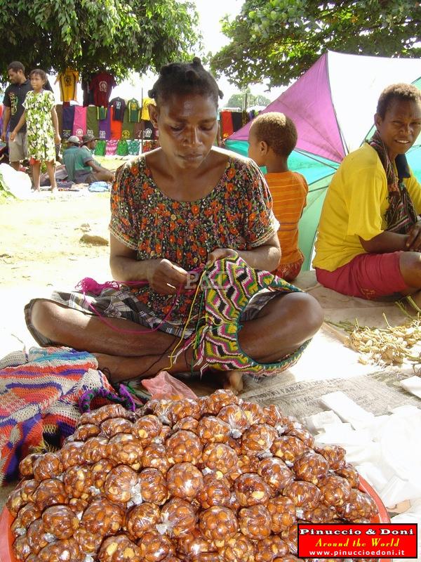 Papua Mercato di Kimbe (New Britain) - 4.jpg